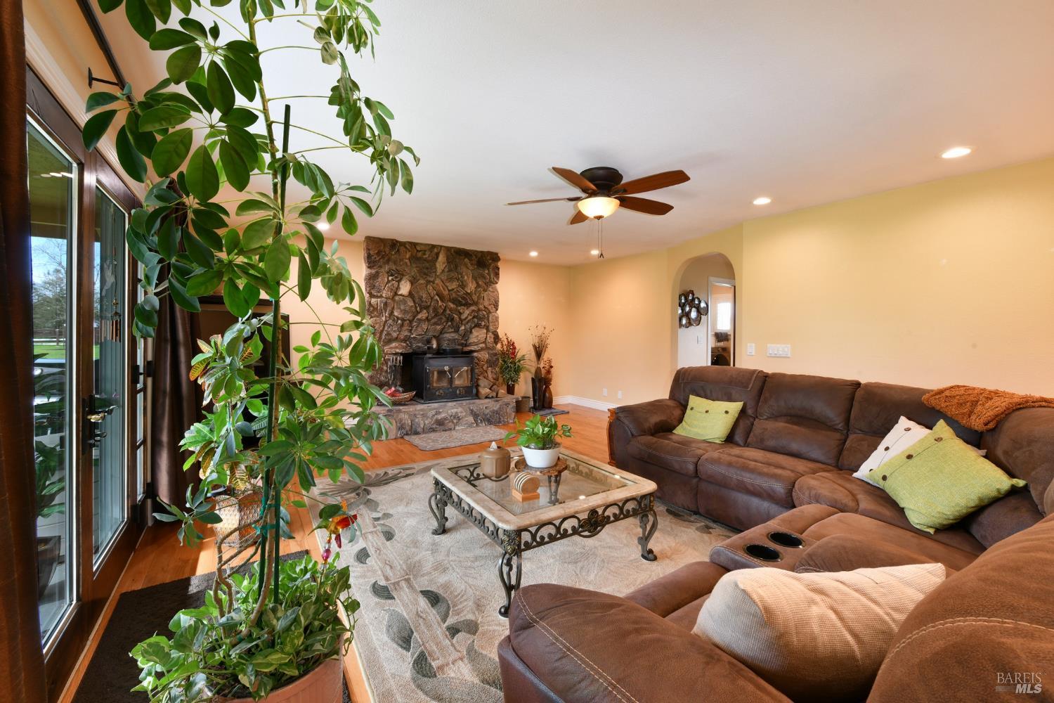 Detail Gallery Image 7 of 29 For 4782 Hall Rd, Santa Rosa,  CA 95401 - 3 Beds | 2/1 Baths