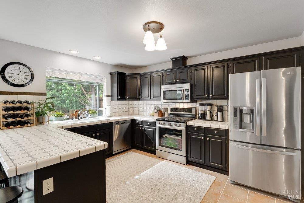 Detail Gallery Image 19 of 42 For 648 E J St, Benicia,  CA 94510 - 4 Beds | 3 Baths