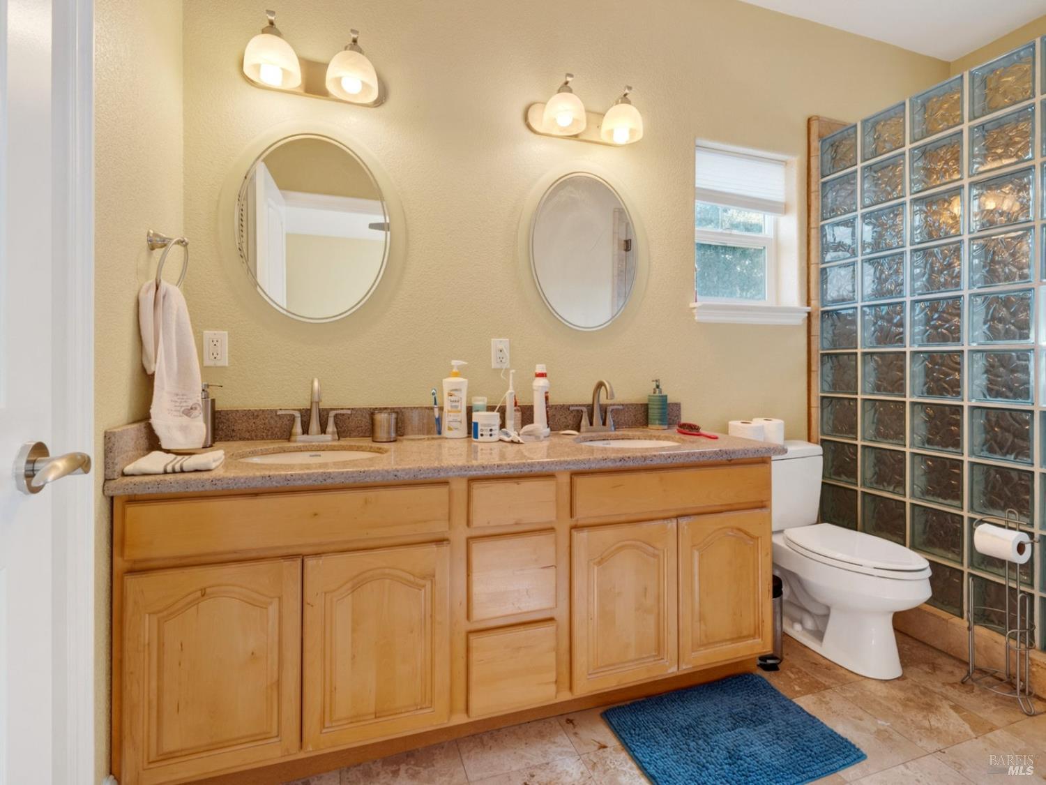 Detail Gallery Image 13 of 53 For 605 Redwood Ave, Ukiah,  CA 95482 - 4 Beds | 2/1 Baths