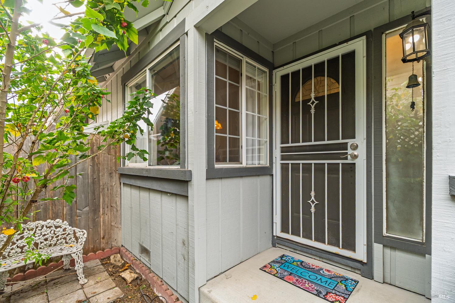 Detail Gallery Image 3 of 31 For 1449 Morning Glory Dr, Petaluma,  CA 94954 - 3 Beds | 2 Baths
