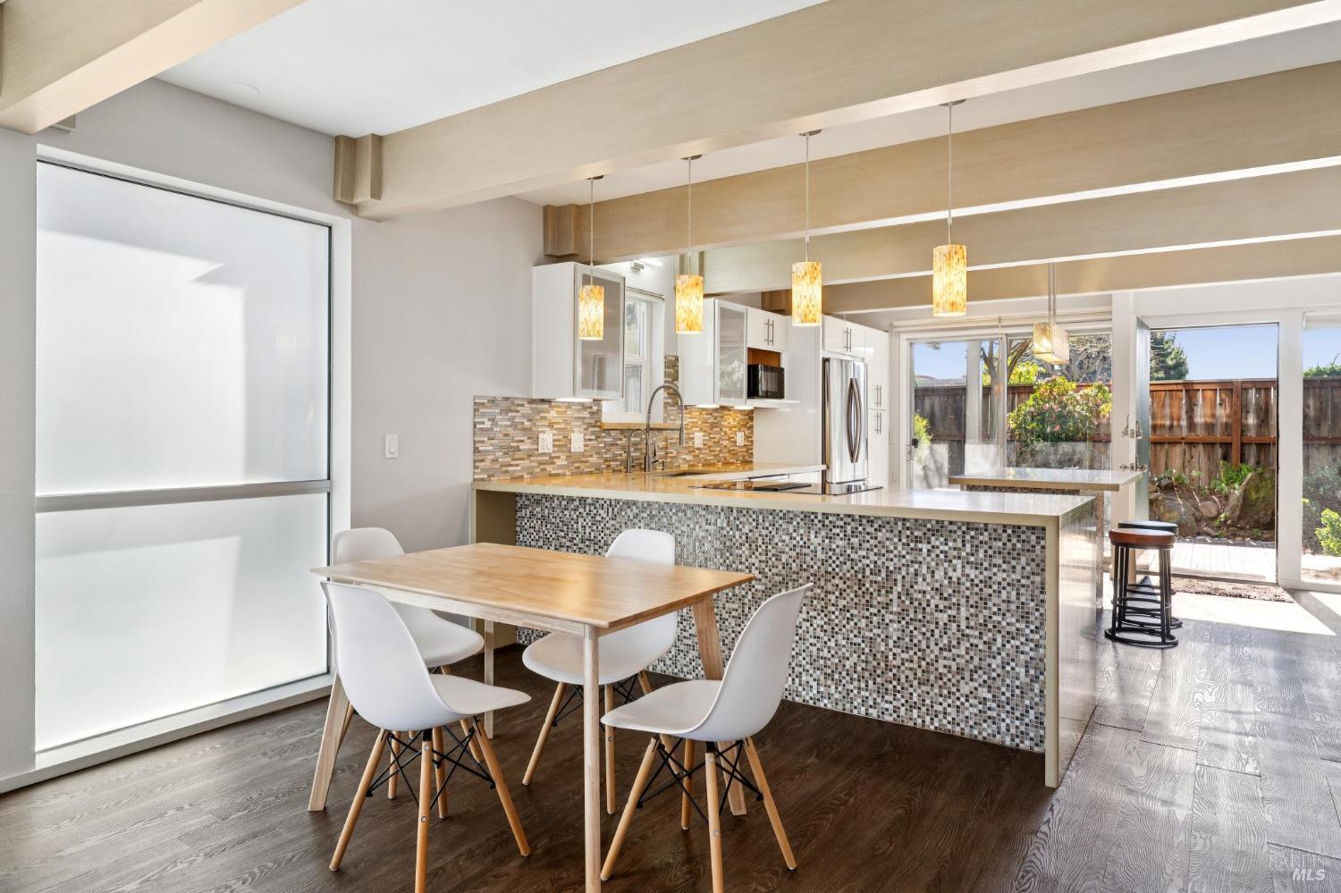 Detail Gallery Image 10 of 38 For 320 via Casitas Unkn #109,  Greenbrae,  CA 94904 - 3 Beds | 2 Baths