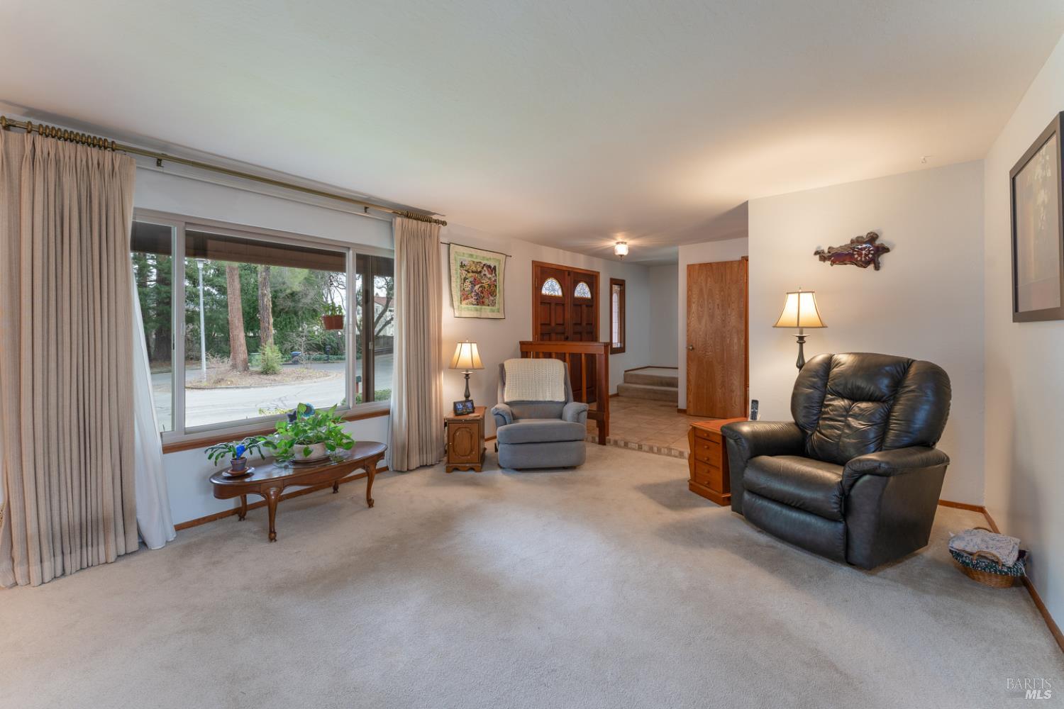 Detail Gallery Image 4 of 34 For 550 Baywood Ct, Ukiah,  CA 95482 - 3 Beds | 2/1 Baths