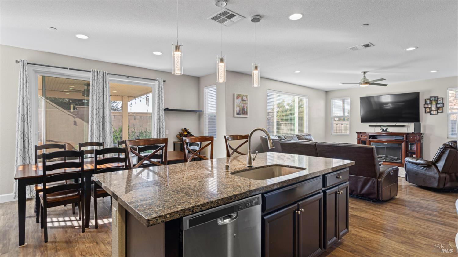 Detail Gallery Image 14 of 38 For 626 Sitka Dr, Vacaville,  CA 95687 - 4 Beds | 3 Baths