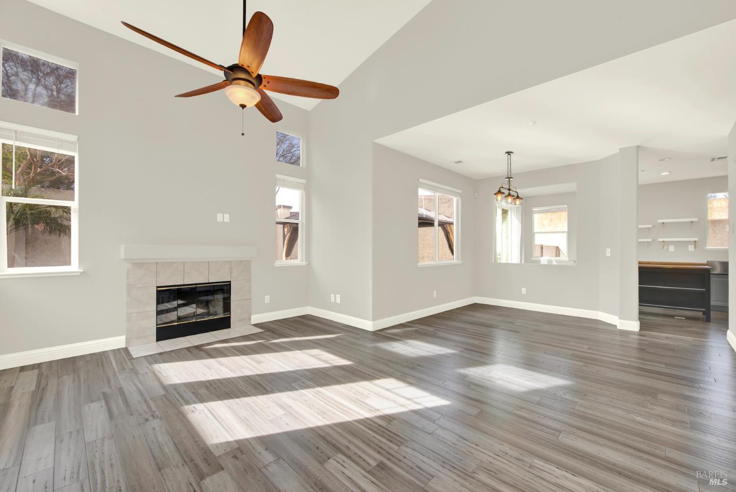 Detail Gallery Image 6 of 37 For 702 Racoon Ct, Fairfield,  CA 94533 - 3 Beds | 2/1 Baths