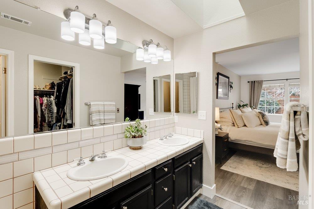 Detail Gallery Image 25 of 42 For 648 E J St, Benicia,  CA 94510 - 4 Beds | 3 Baths