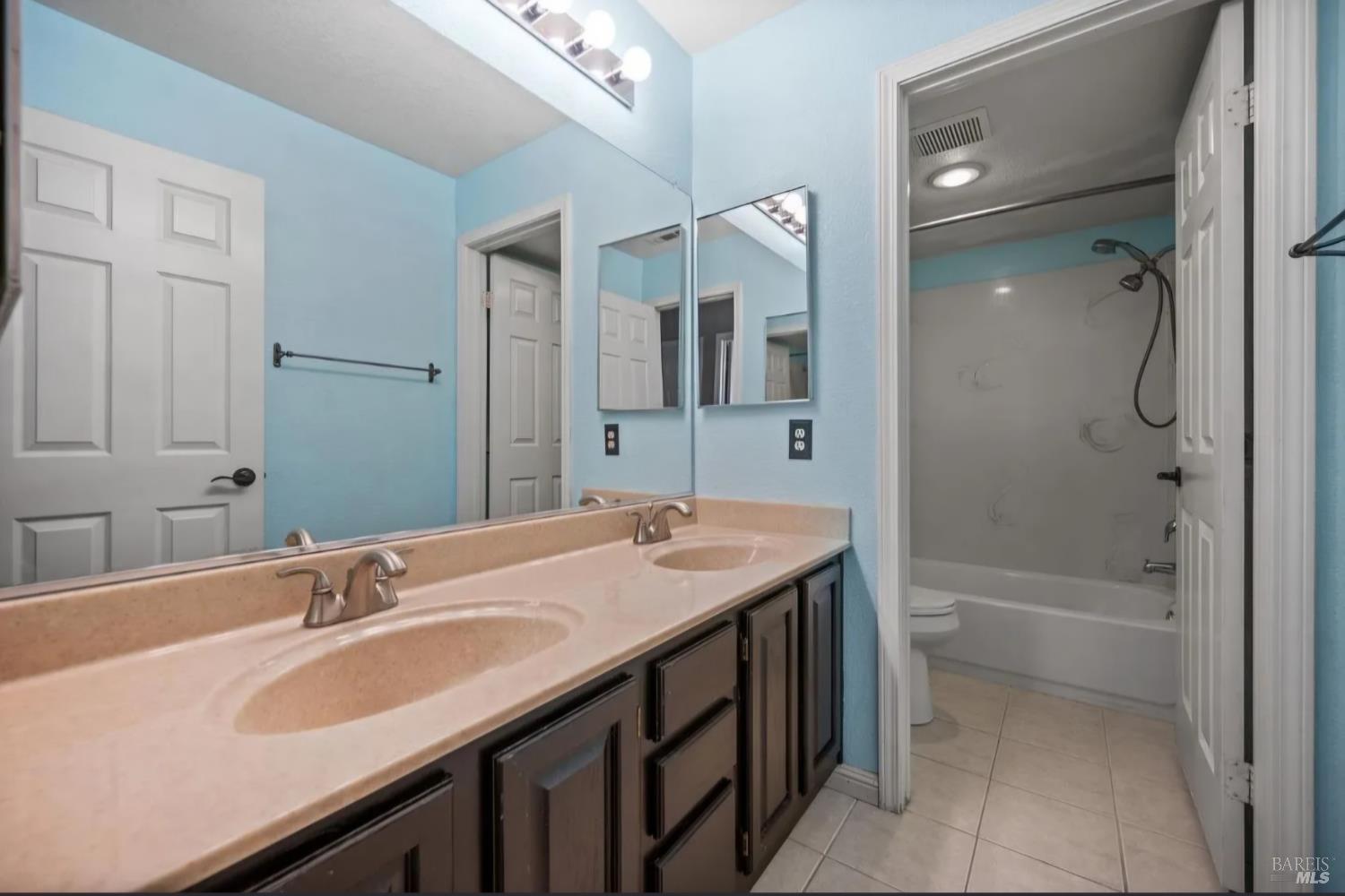 Detail Gallery Image 21 of 49 For 875 Christine Dr, Vacaville,  CA 95687 - 5 Beds | 3 Baths