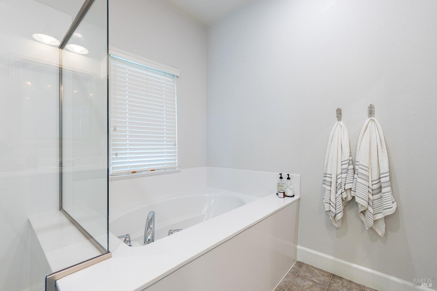 Detail Gallery Image 27 of 57 For 417 Jacquelyn Ln, Petaluma,  CA 94952 - 3 Beds | 2/1 Baths