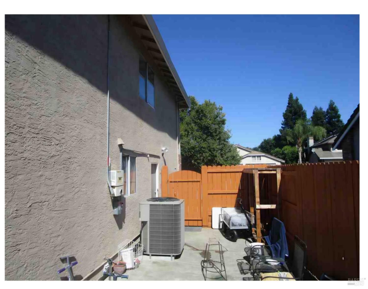 Detail Gallery Image 8 of 49 For 875 Christine Dr, Vacaville,  CA 95687 - 5 Beds | 3 Baths