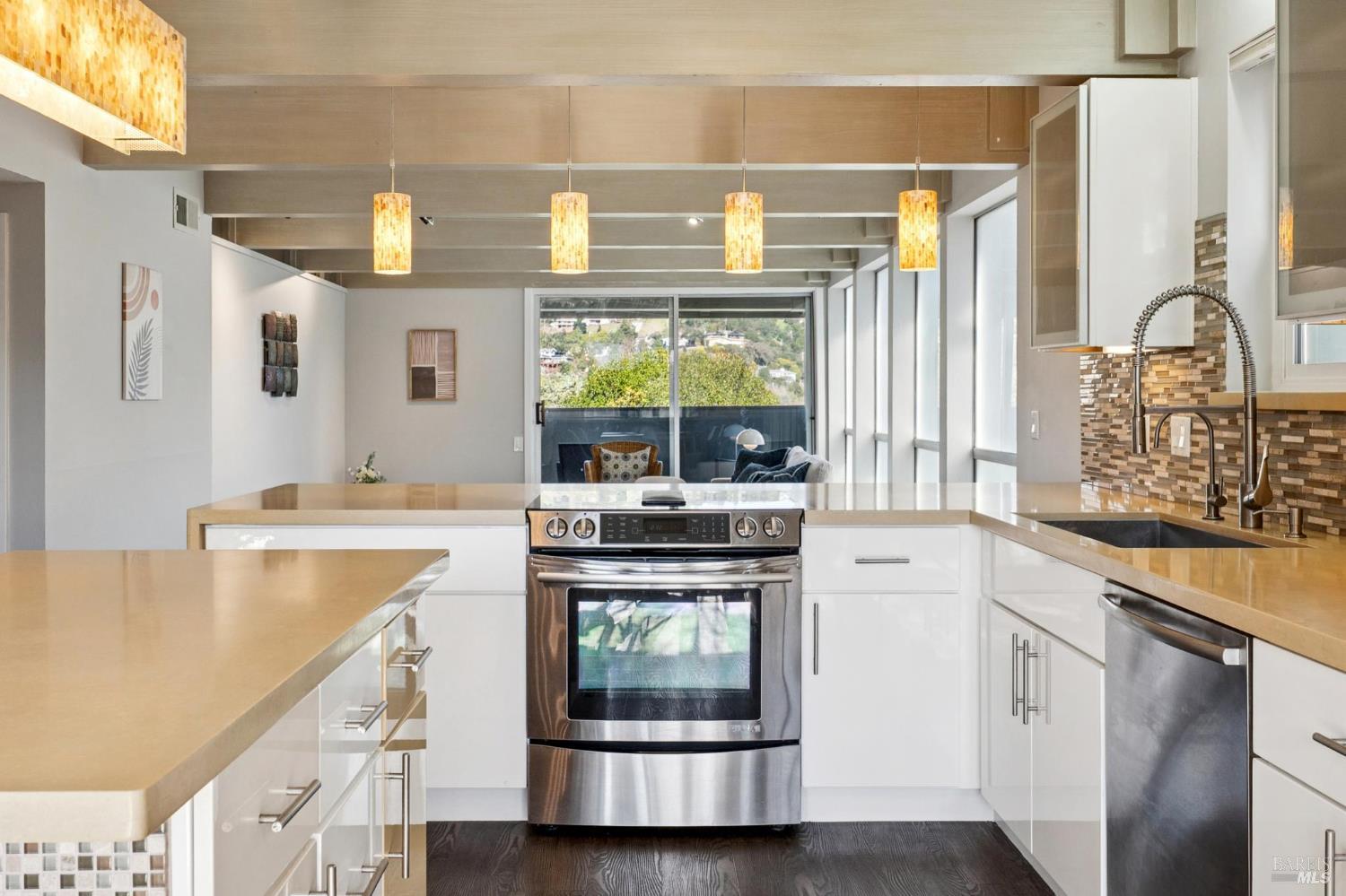 Detail Gallery Image 6 of 38 For 320 via Casitas Unkn #109,  Greenbrae,  CA 94904 - 3 Beds | 2 Baths