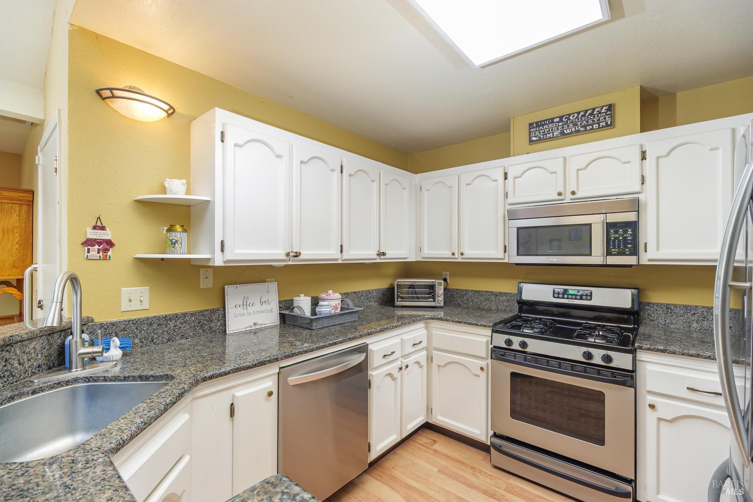 Detail Gallery Image 13 of 31 For 1449 Morning Glory Dr, Petaluma,  CA 94954 - 3 Beds | 2 Baths