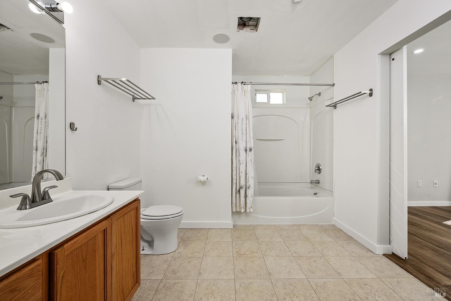 Detail Gallery Image 28 of 32 For 117 Captain Nurse Cir, Novato,  CA 94949 - 2 Beds | 2 Baths