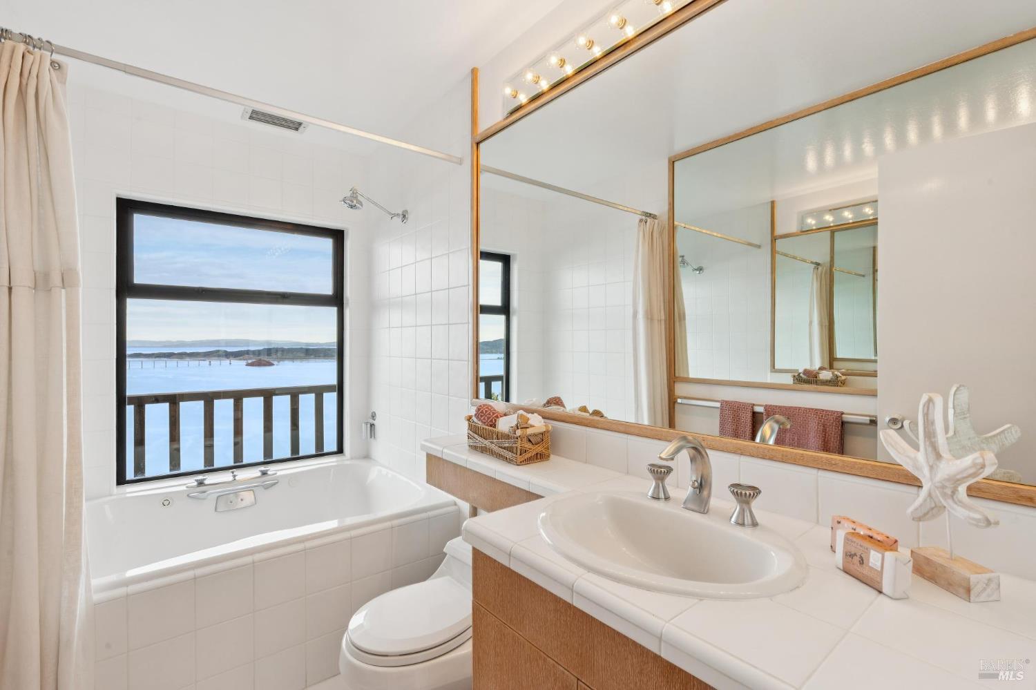 Detail Gallery Image 49 of 60 For 132 Sugarloaf Dr, Tiburon,  CA 94920 - 3 Beds | 2 Baths