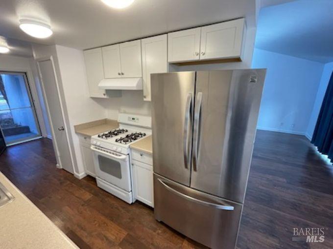 Detail Gallery Image 9 of 22 For 935 W 8th St, Santa Rosa,  CA 95401 - 4 Beds | 2 Baths