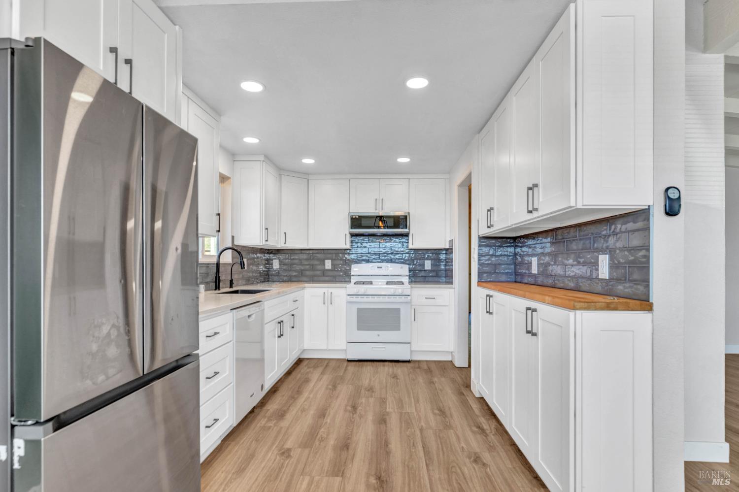 Detail Gallery Image 4 of 20 For 1841 Manzanilla Dr, San Pablo,  CA 94806 - 3 Beds | 2 Baths