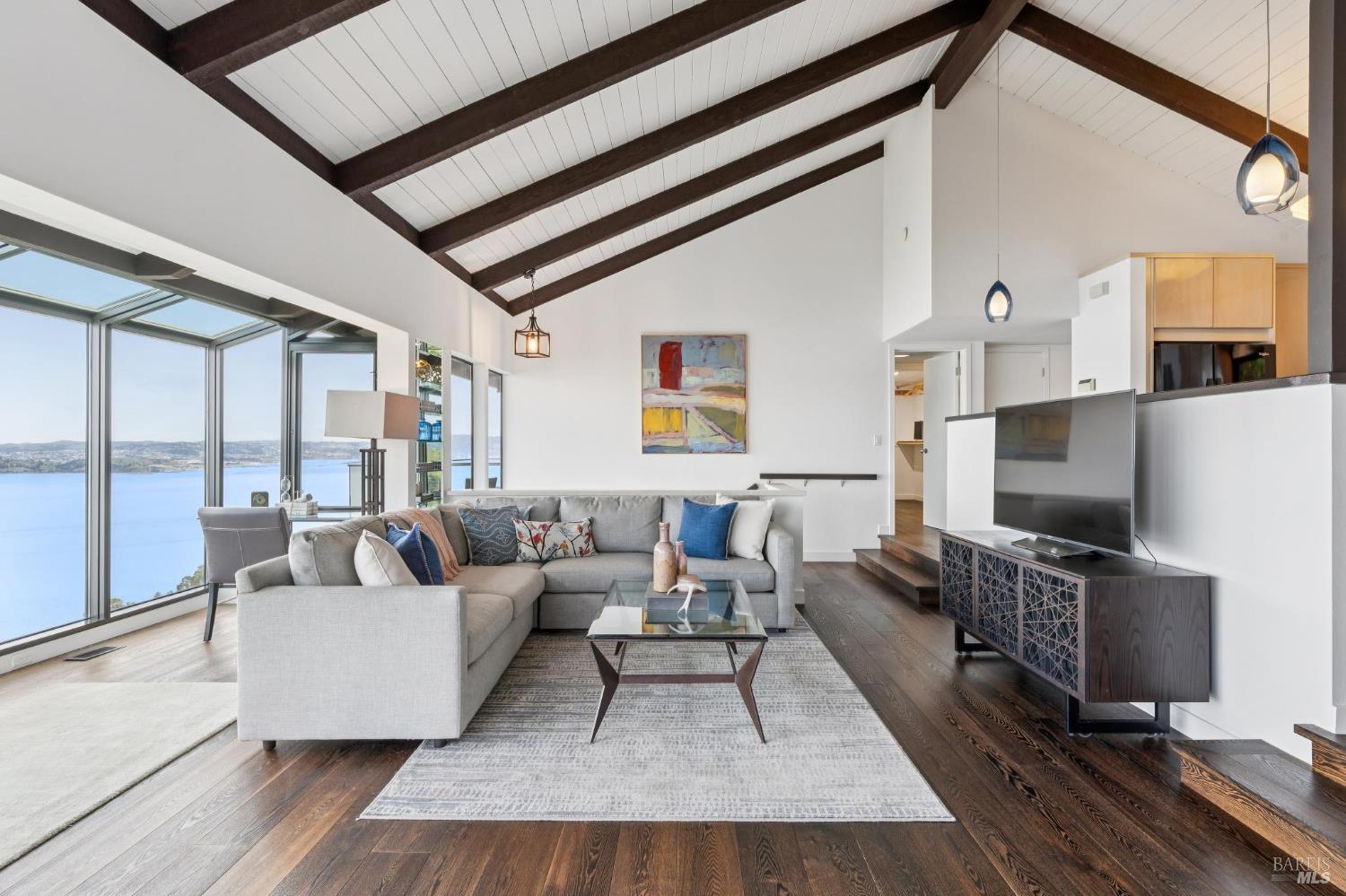 Detail Gallery Image 12 of 60 For 132 Sugarloaf Dr, Tiburon,  CA 94920 - 3 Beds | 2 Baths