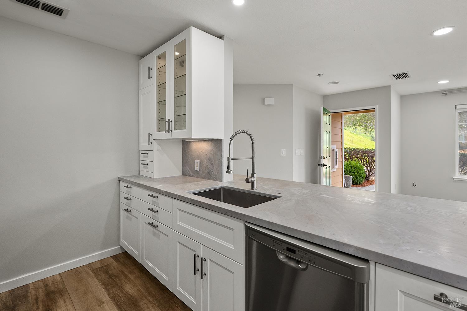 Detail Gallery Image 14 of 32 For 117 Captain Nurse Cir, Novato,  CA 94949 - 2 Beds | 2 Baths