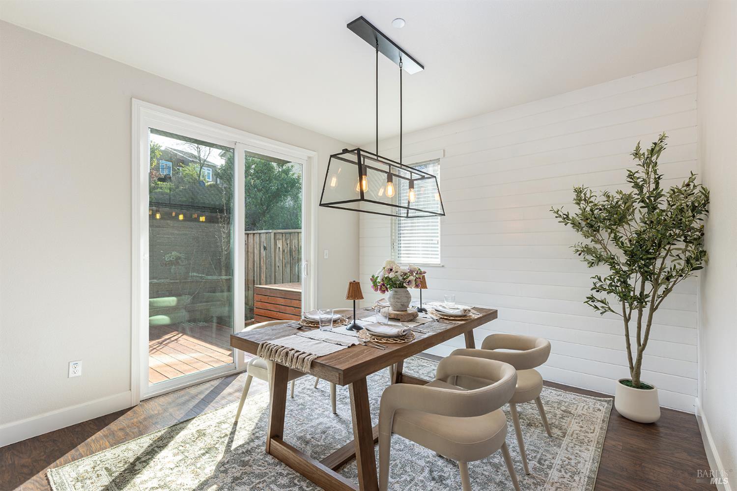 Detail Gallery Image 19 of 57 For 417 Jacquelyn Ln, Petaluma,  CA 94952 - 3 Beds | 2/1 Baths