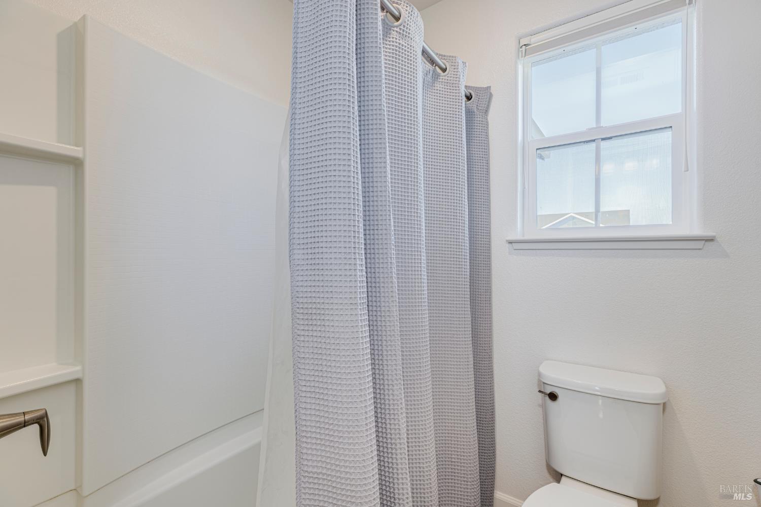 Detail Gallery Image 30 of 61 For 7448 Wendy Dr, Rohnert Park,  CA 94928 - 4 Beds | 3/1 Baths