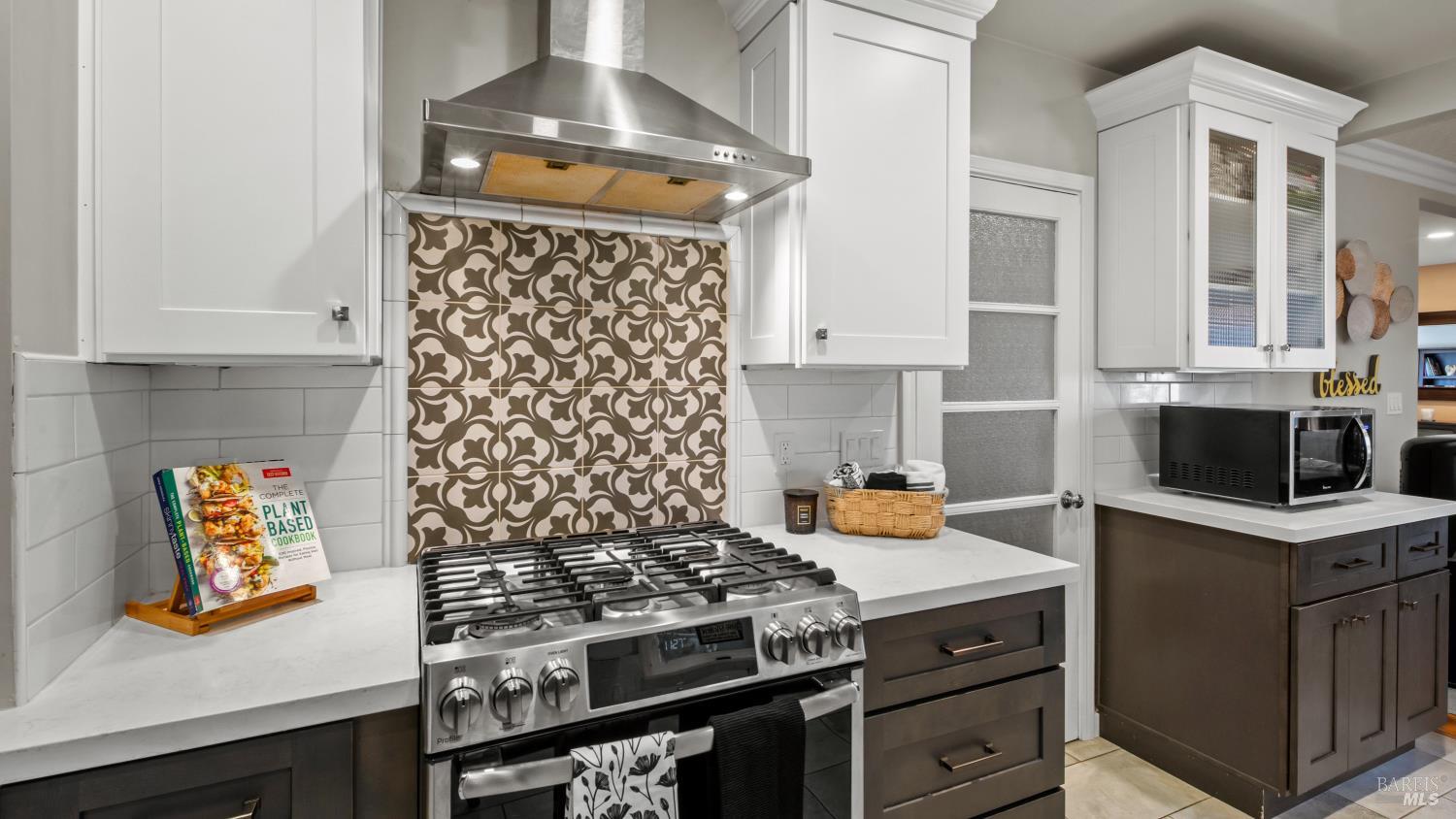 Detail Gallery Image 18 of 47 For 725 Valle Vista Ave, Vallejo,  CA 94590 - 3 Beds | 2/1 Baths