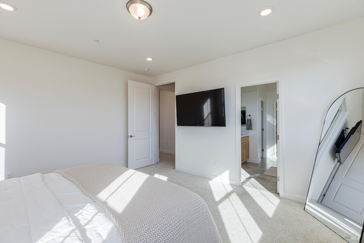 Detail Gallery Image 20 of 61 For 7448 Wendy Dr, Rohnert Park,  CA 94928 - 4 Beds | 3/1 Baths