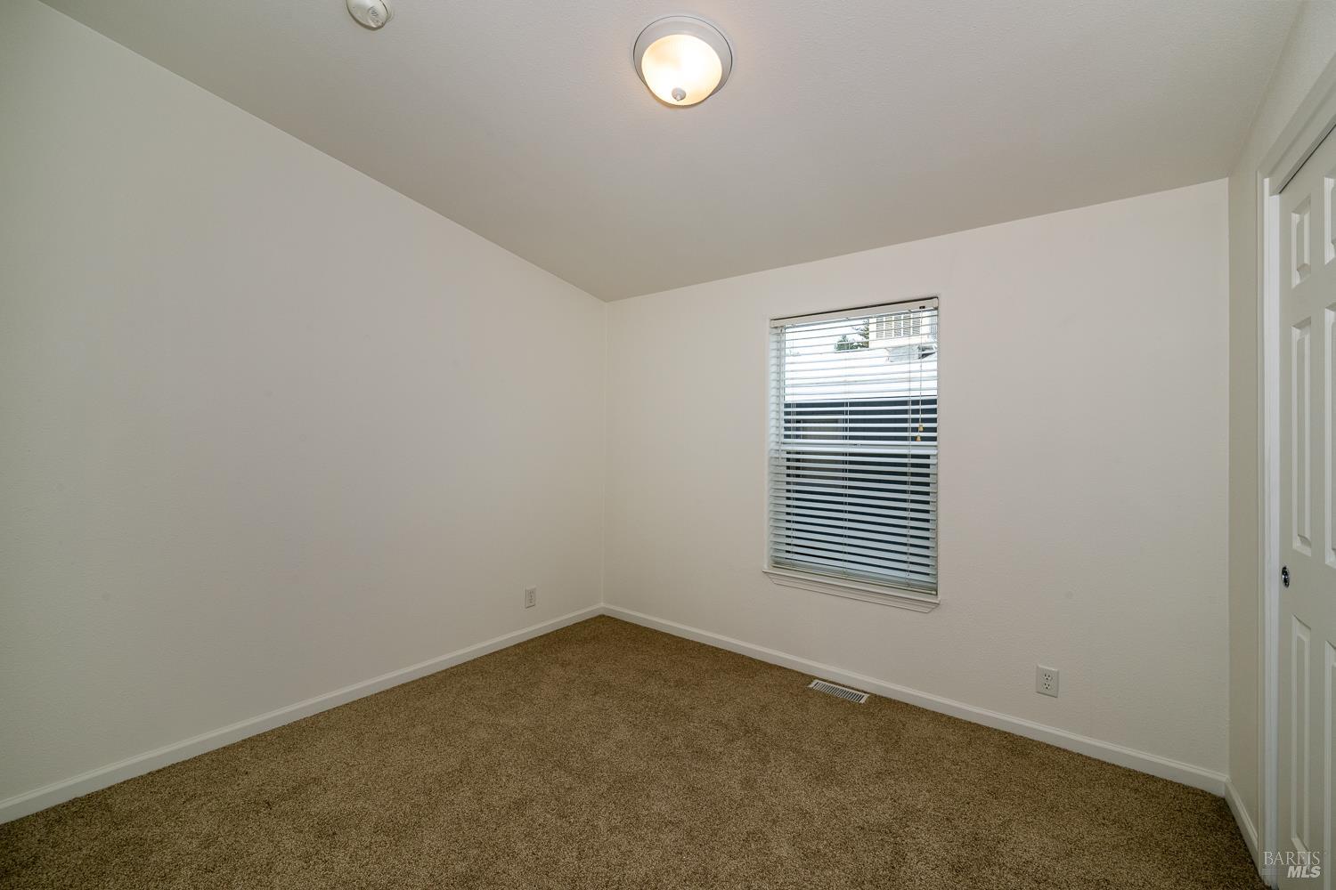 Detail Gallery Image 13 of 18 For 186 Redwing Dr, Santa Rosa,  CA 95409 - 3 Beds | 2 Baths