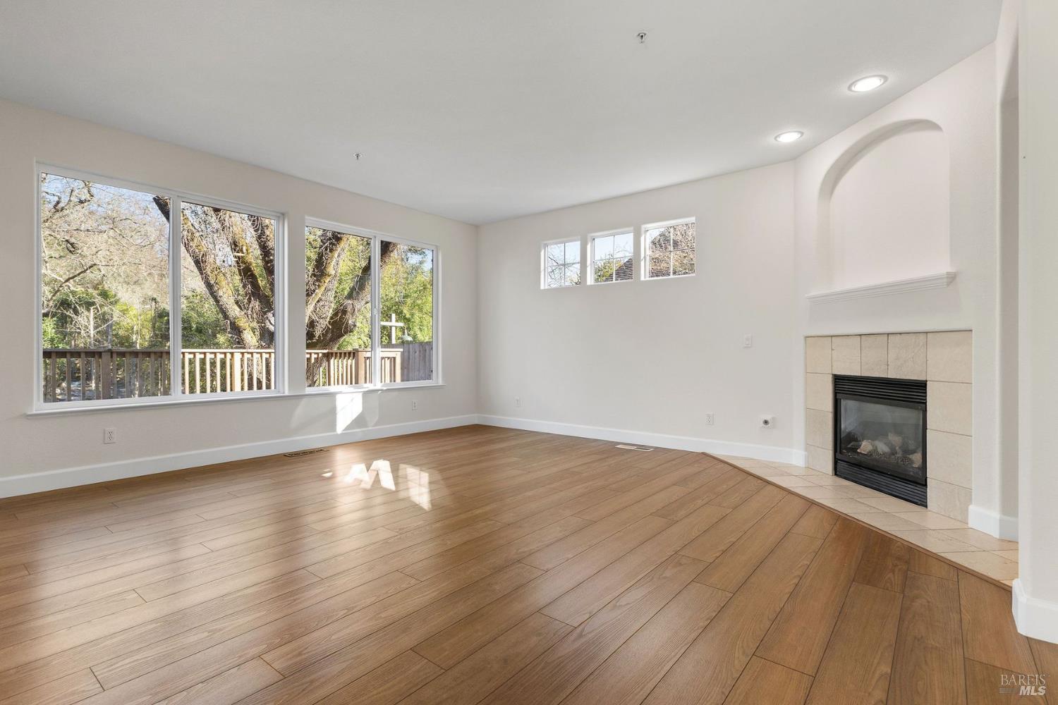 Detail Gallery Image 7 of 37 For 397 Parkview Dr, Healdsburg,  CA 95448 - 3 Beds | 2/1 Baths