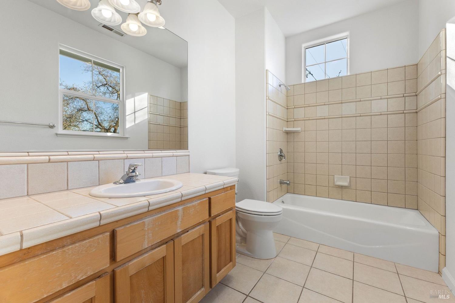 Detail Gallery Image 22 of 37 For 397 Parkview Dr, Healdsburg,  CA 95448 - 3 Beds | 2/1 Baths