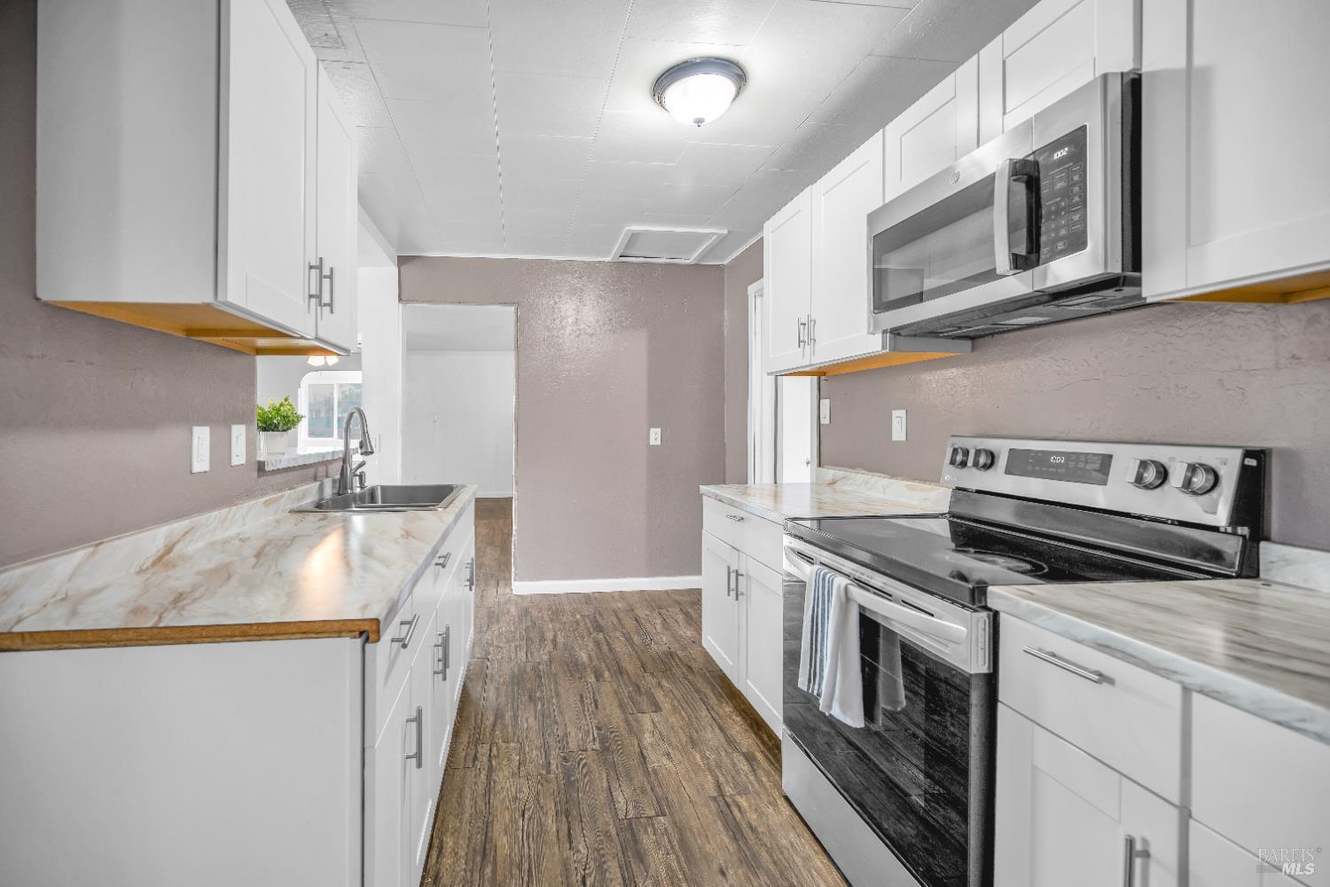 Detail Gallery Image 9 of 26 For 160 Thomas St, Ukiah,  CA 95482 - 3 Beds | 2 Baths