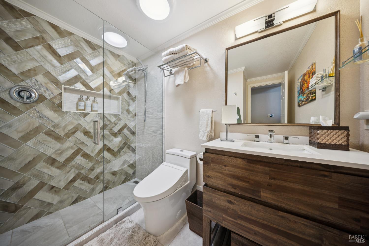 Detail Gallery Image 7 of 46 For 35 Princeville Ct, Petaluma,  CA 94954 - 4 Beds | 3 Baths