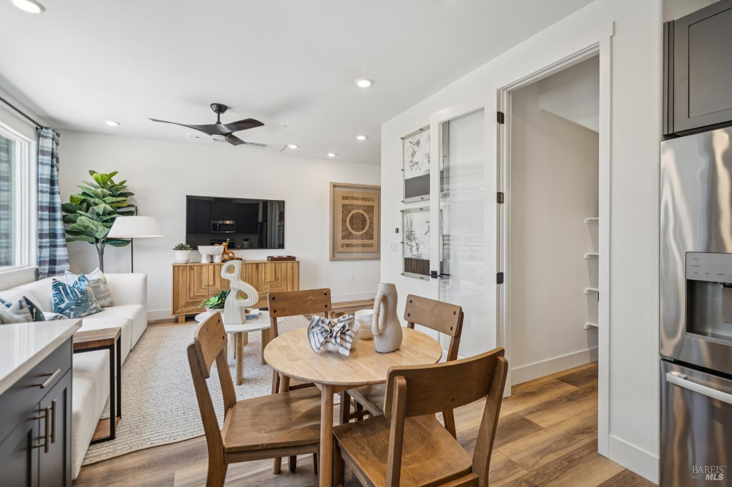 Detail Gallery Image 9 of 19 For 122 Brutus Cmn, Livermore,  CA 94551 - 2 Beds | 2/1 Baths