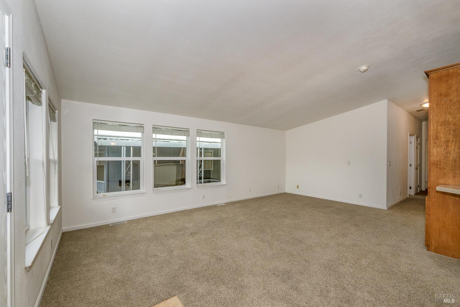 Detail Gallery Image 8 of 18 For 186 Redwing Dr, Santa Rosa,  CA 95409 - 3 Beds | 2 Baths