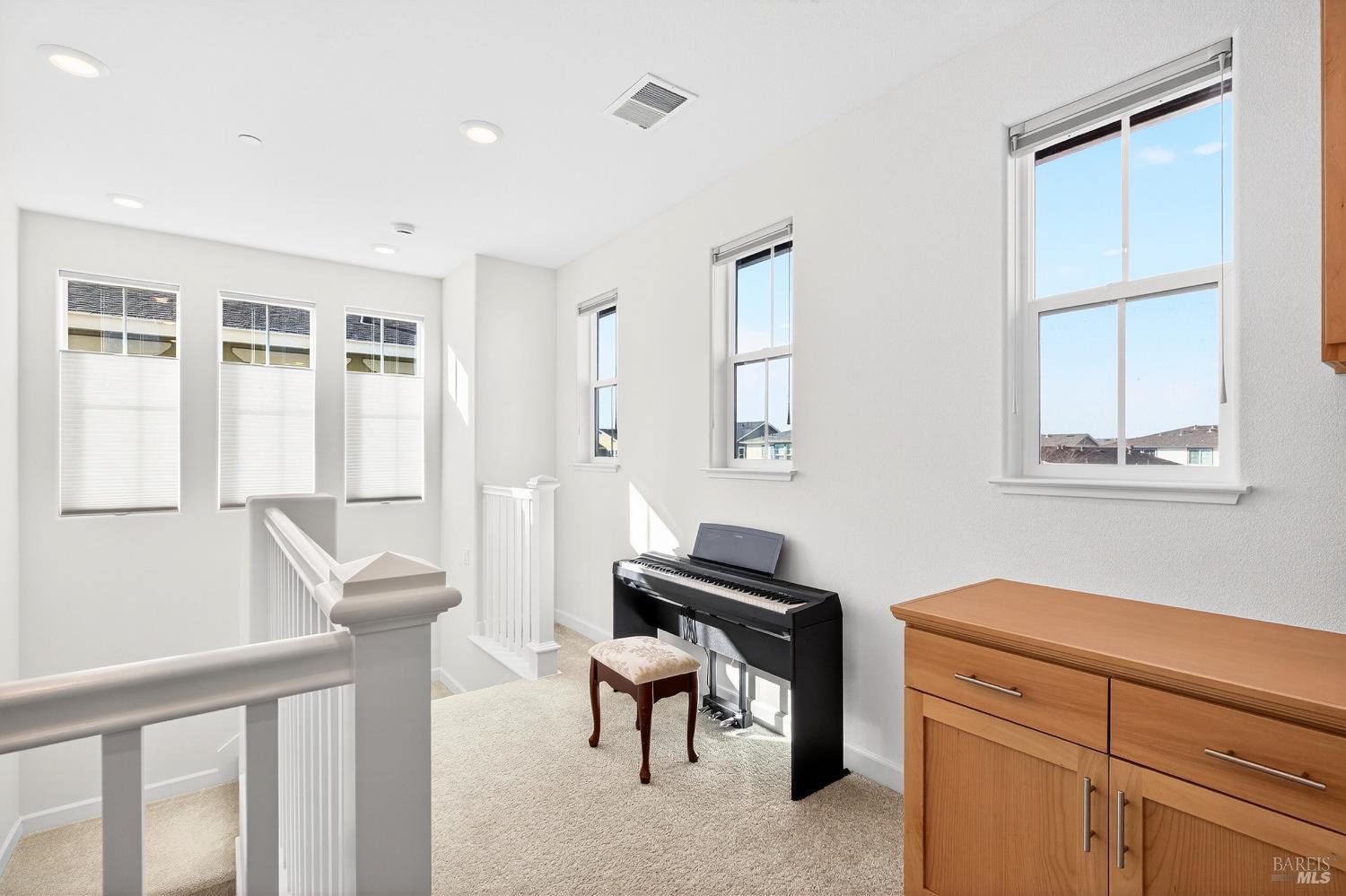 Detail Gallery Image 36 of 61 For 7448 Wendy Dr, Rohnert Park,  CA 94928 - 4 Beds | 3/1 Baths