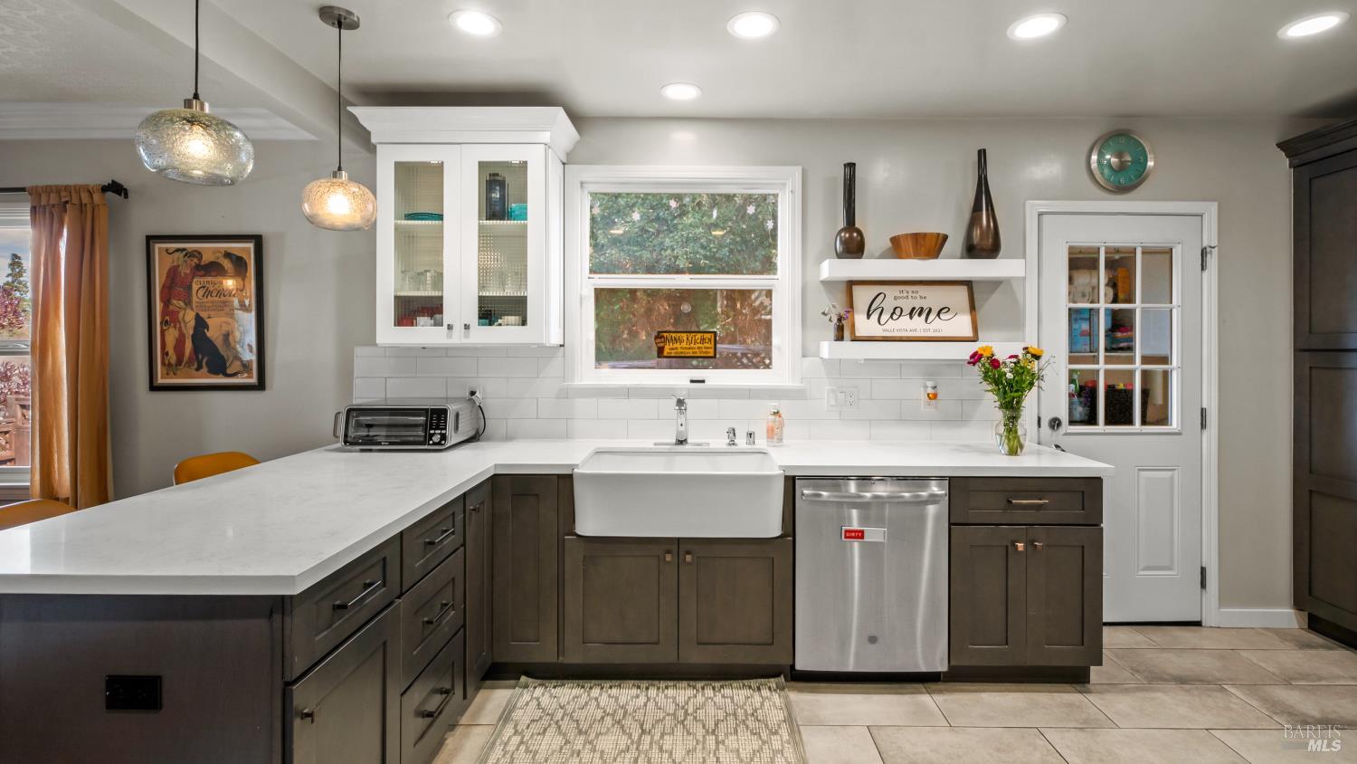 Detail Gallery Image 15 of 47 For 725 Valle Vista Ave, Vallejo,  CA 94590 - 3 Beds | 2/1 Baths