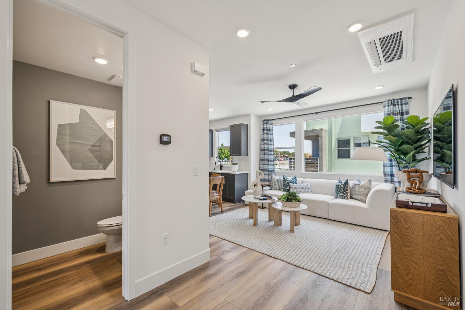 Detail Gallery Image 3 of 19 For 122 Brutus Cmn, Livermore,  CA 94551 - 2 Beds | 2/1 Baths