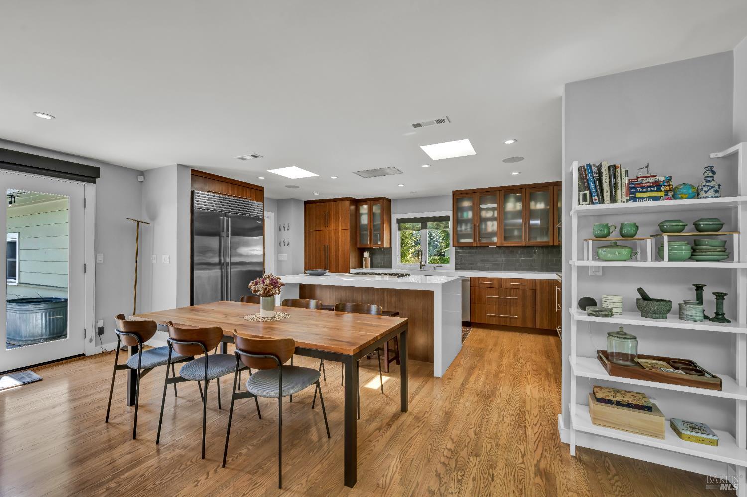 Detail Gallery Image 8 of 53 For 186 S Seymour St, Napa,  CA 94559 - 3 Beds | 2/1 Baths