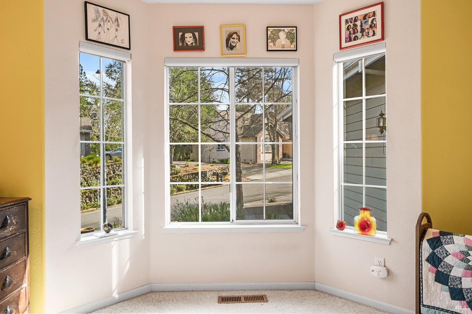 Detail Gallery Image 32 of 42 For 1011 Oak Mesa Dr, Santa Rosa,  CA 95409 - 2 Beds | 2 Baths