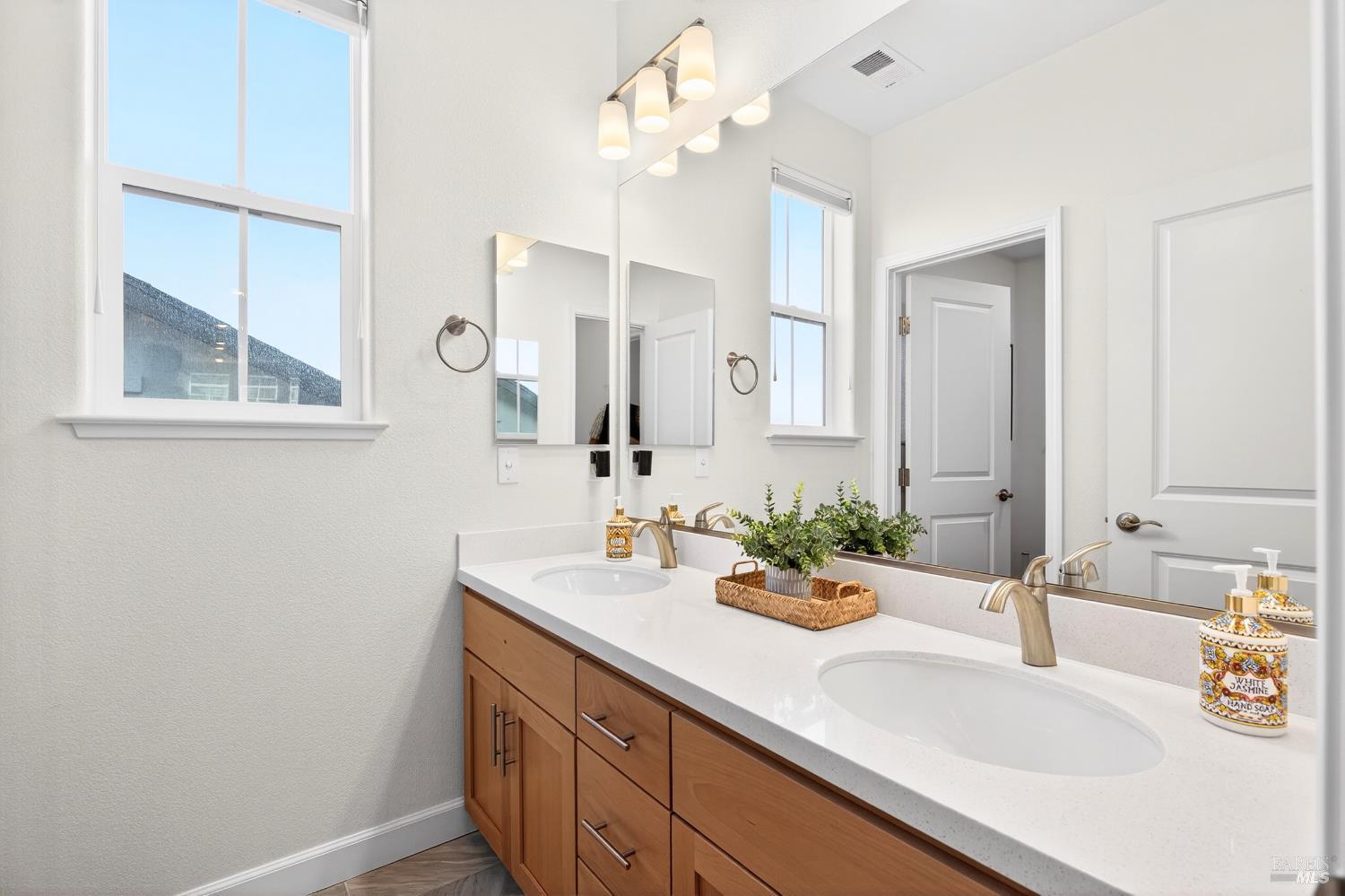 Detail Gallery Image 29 of 61 For 7448 Wendy Dr, Rohnert Park,  CA 94928 - 4 Beds | 3/1 Baths