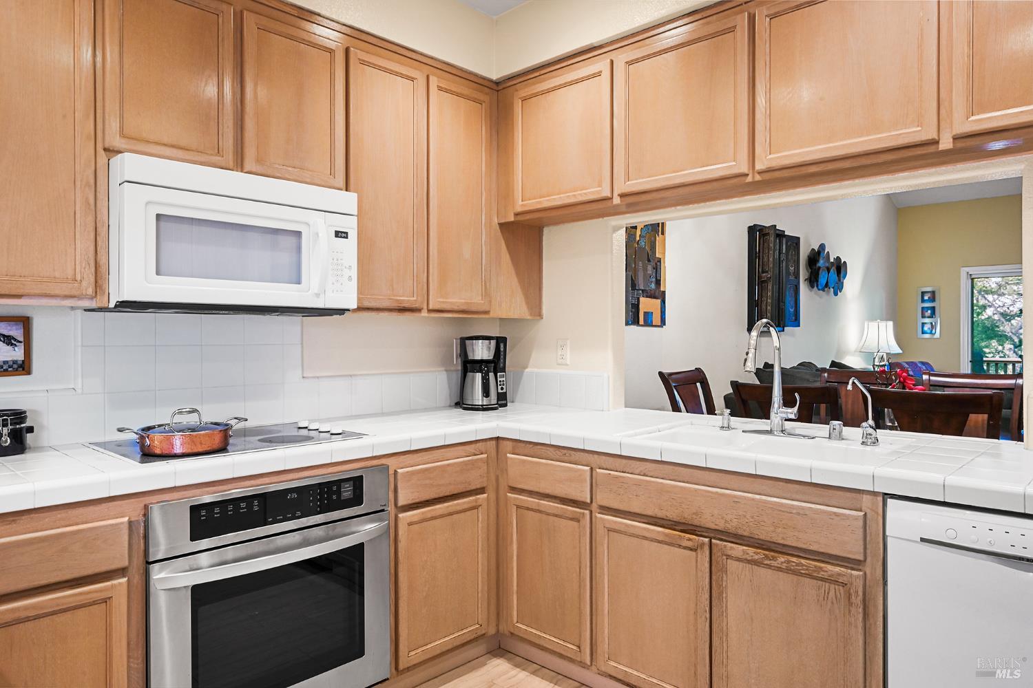 Detail Gallery Image 16 of 42 For 1011 Oak Mesa Dr, Santa Rosa,  CA 95409 - 2 Beds | 2 Baths