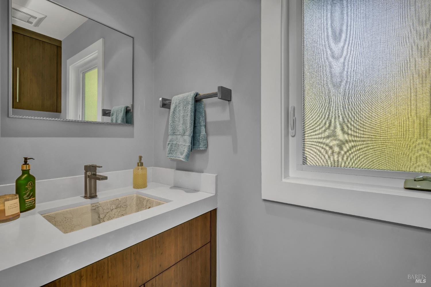 Detail Gallery Image 30 of 53 For 186 S Seymour St, Napa,  CA 94559 - 3 Beds | 2/1 Baths