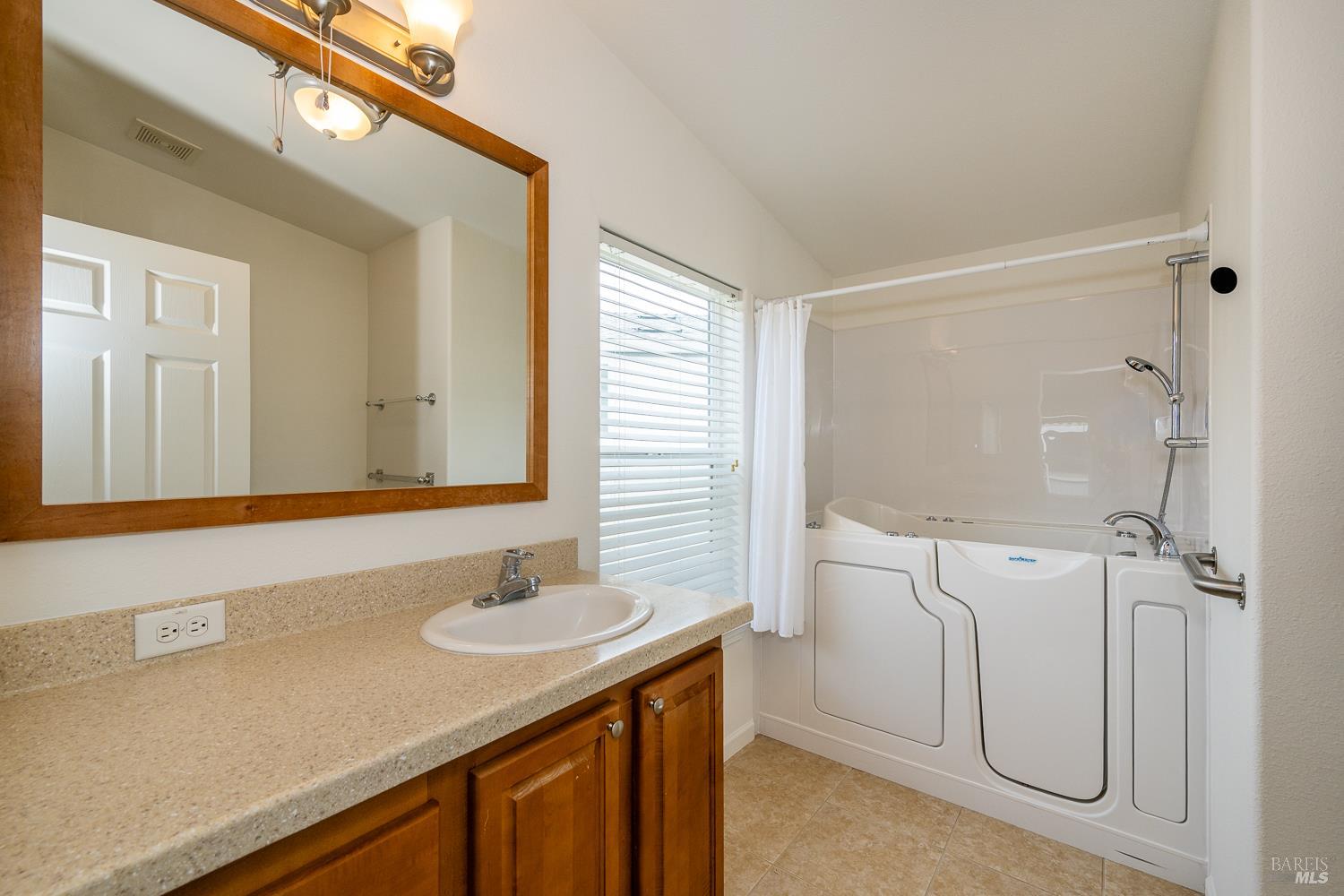 Detail Gallery Image 12 of 18 For 186 Redwing Dr, Santa Rosa,  CA 95409 - 3 Beds | 2 Baths