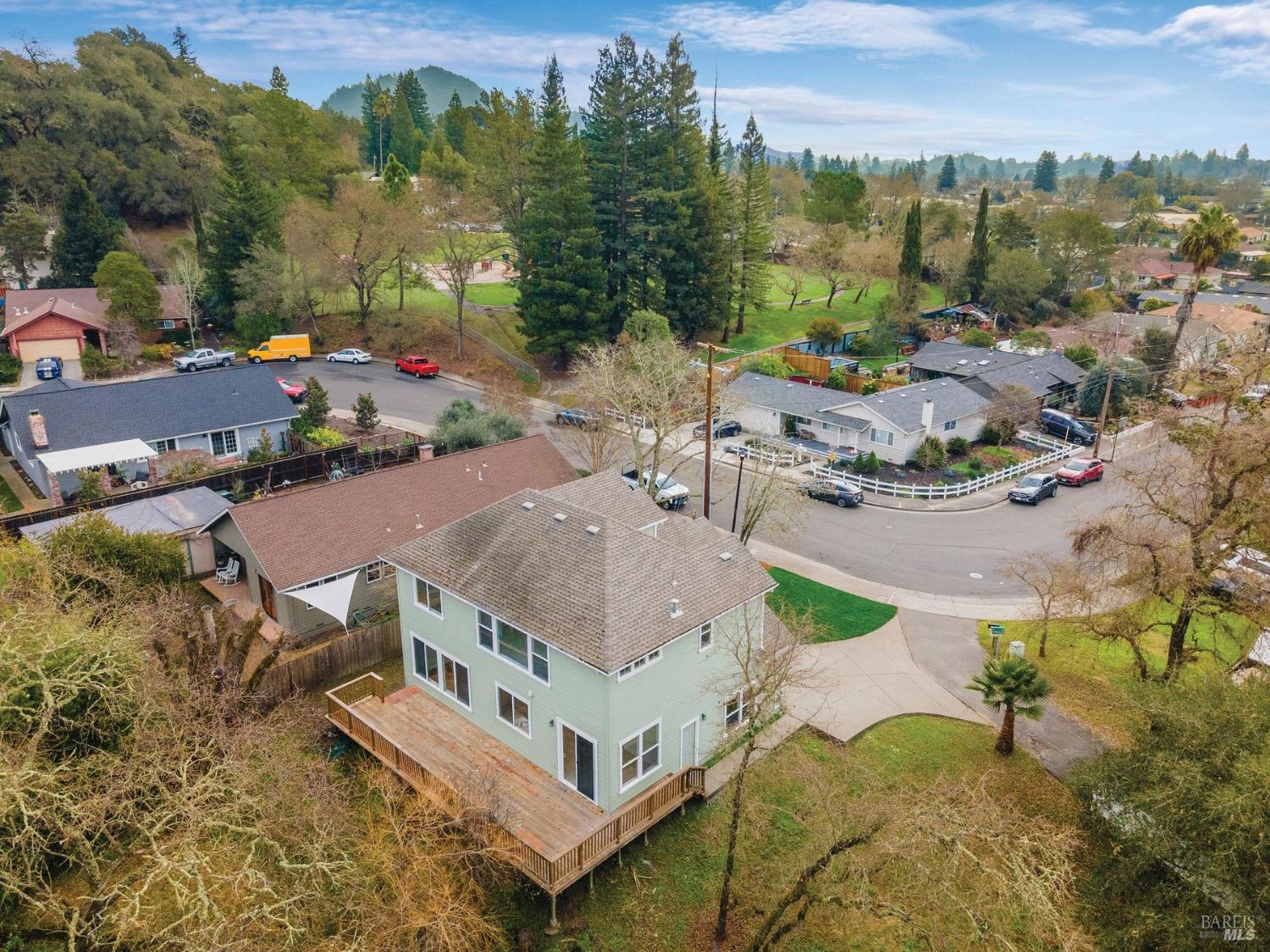 Detail Gallery Image 33 of 37 For 397 Parkview Dr, Healdsburg,  CA 95448 - 3 Beds | 2/1 Baths