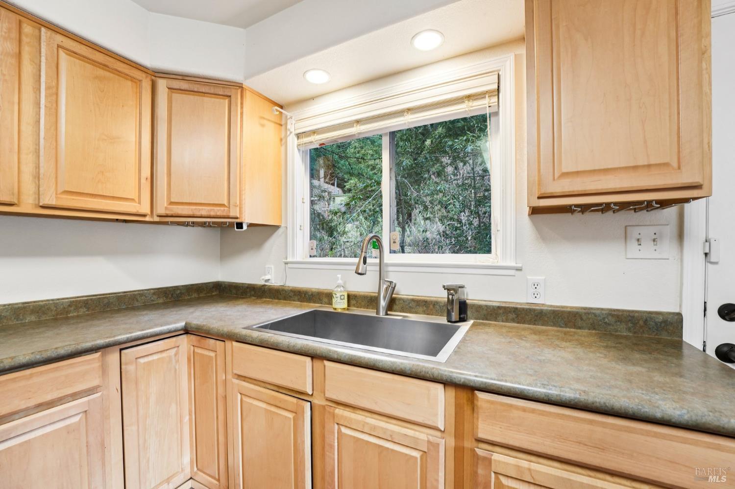 Detail Gallery Image 11 of 31 For 15500 Monte Rosa Ave, Guerneville,  CA 95446 - 2 Beds | 1 Baths