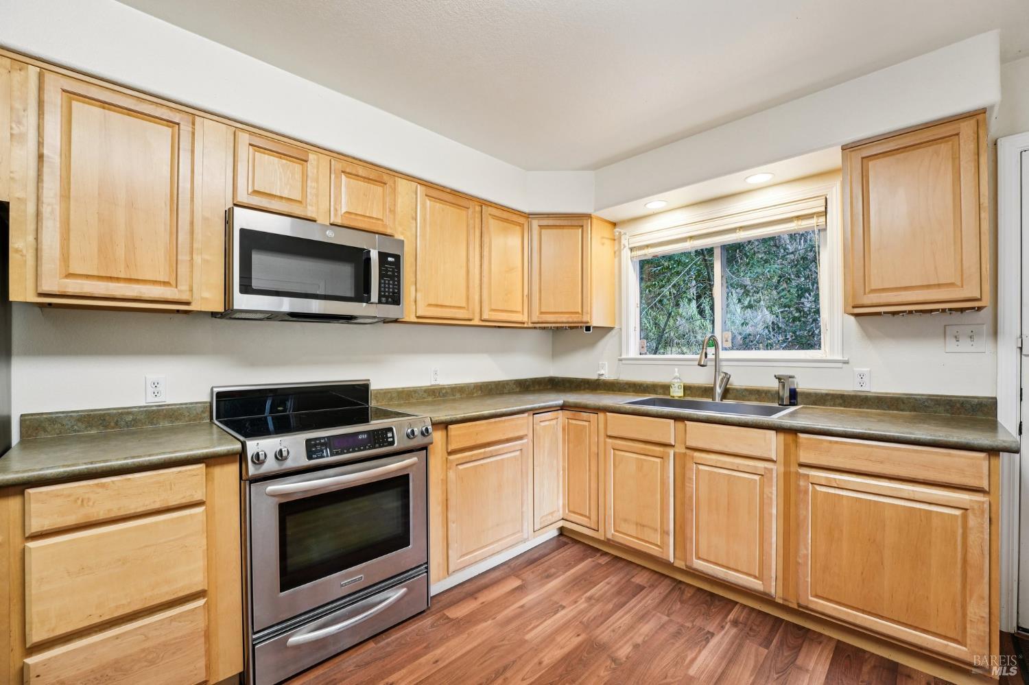 Detail Gallery Image 10 of 31 For 15500 Monte Rosa Ave, Guerneville,  CA 95446 - 2 Beds | 1 Baths