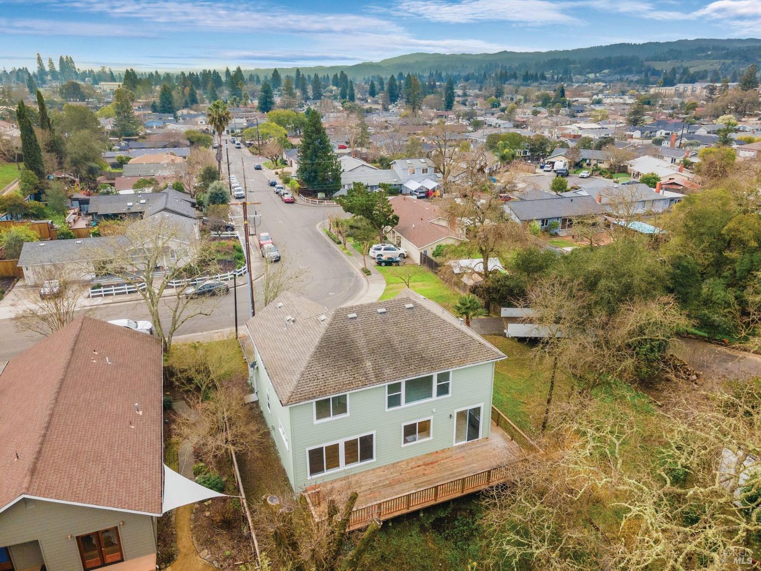 Detail Gallery Image 34 of 37 For 397 Parkview Dr, Healdsburg,  CA 95448 - 3 Beds | 2/1 Baths