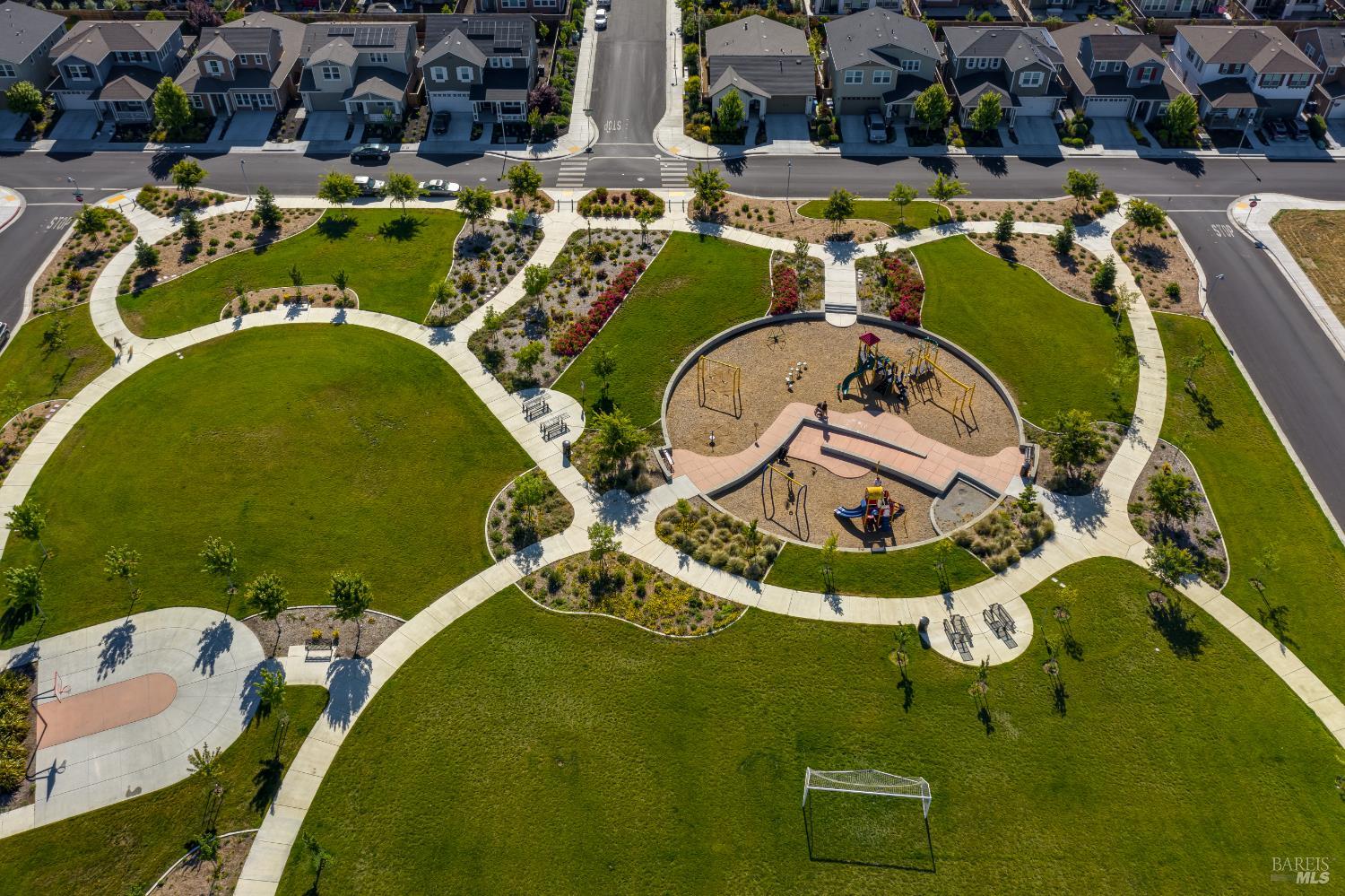 Detail Gallery Image 49 of 61 For 7448 Wendy Dr, Rohnert Park,  CA 94928 - 4 Beds | 3/1 Baths