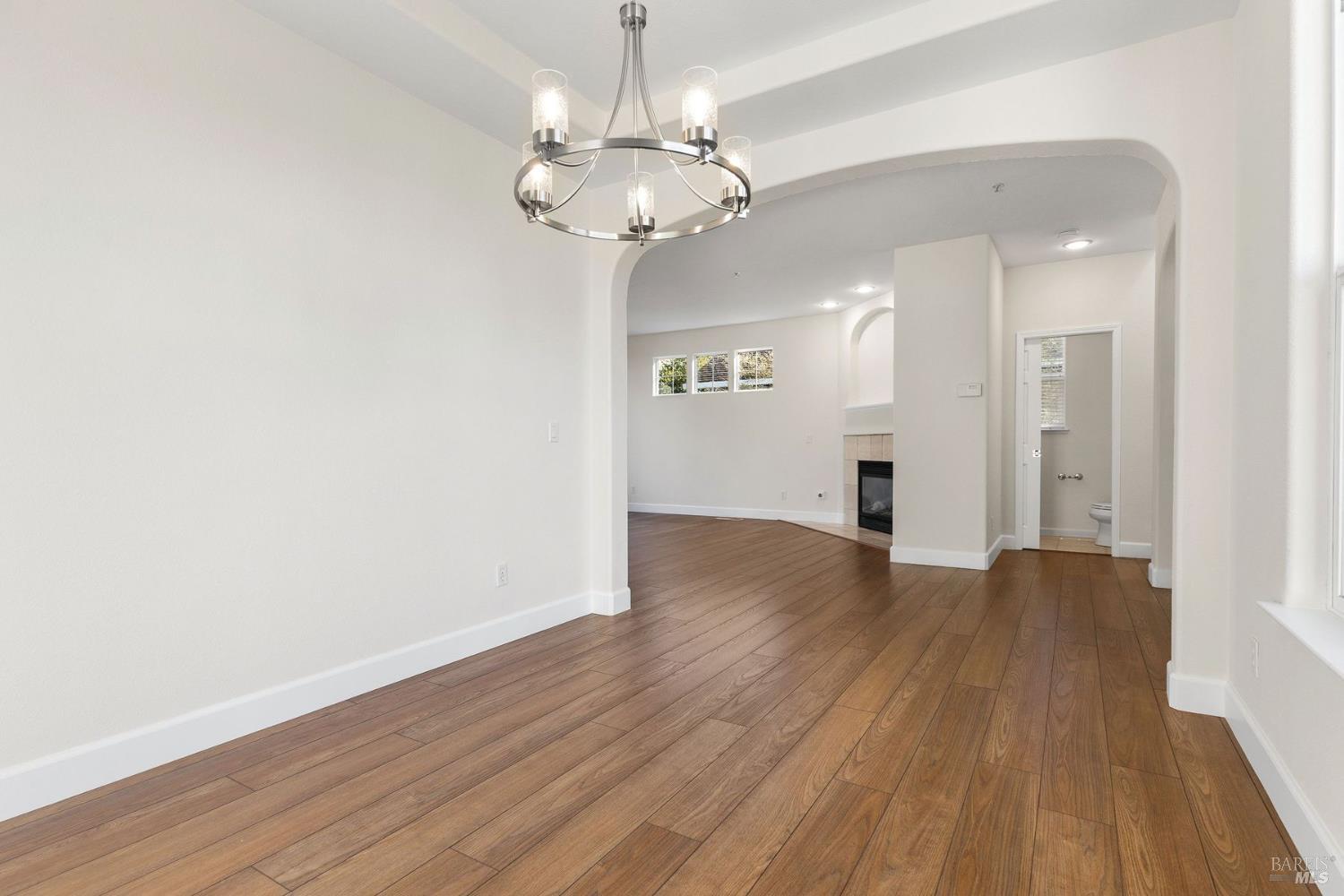 Detail Gallery Image 5 of 37 For 397 Parkview Dr, Healdsburg,  CA 95448 - 3 Beds | 2/1 Baths