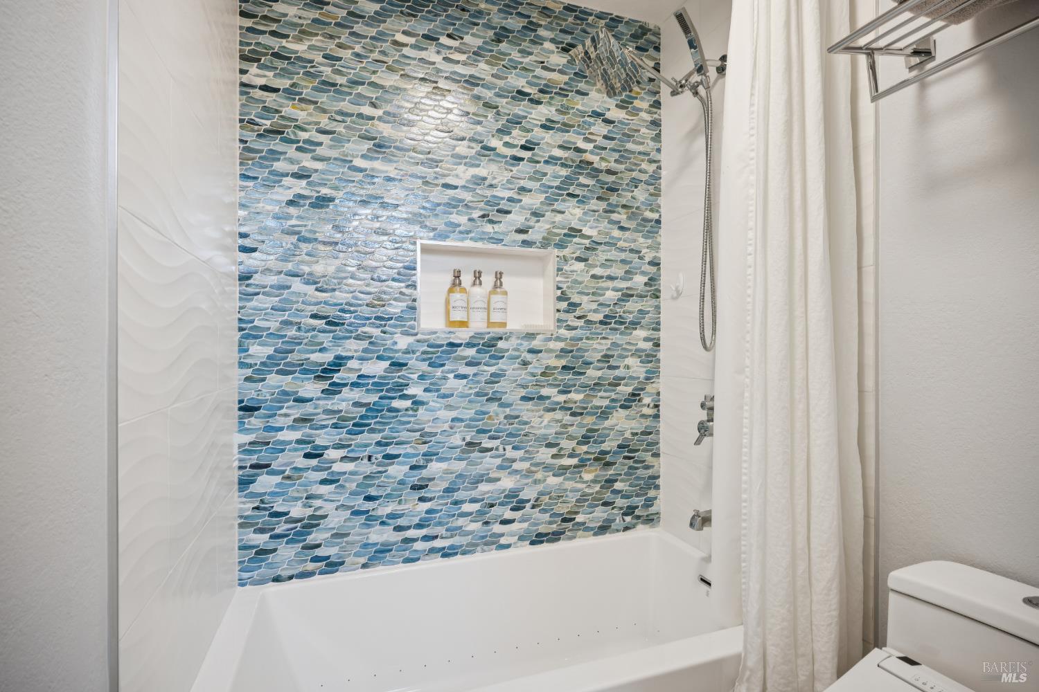 Detail Gallery Image 25 of 46 For 35 Princeville Ct, Petaluma,  CA 94954 - 4 Beds | 3 Baths