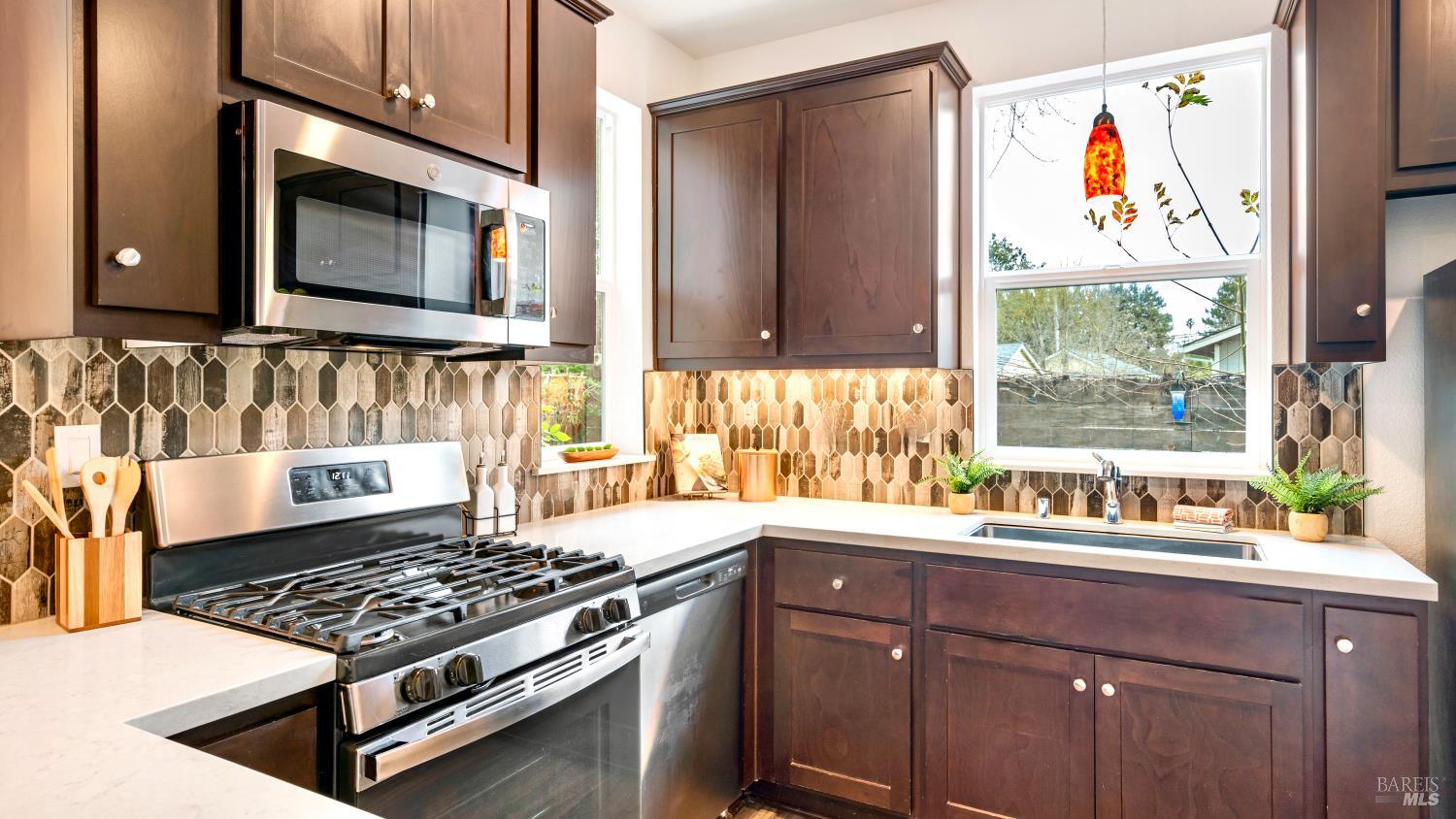 Detail Gallery Image 7 of 29 For 70 Birch Haven Way, Santa Rosa,  CA 95407 - 3 Beds | 2/1 Baths