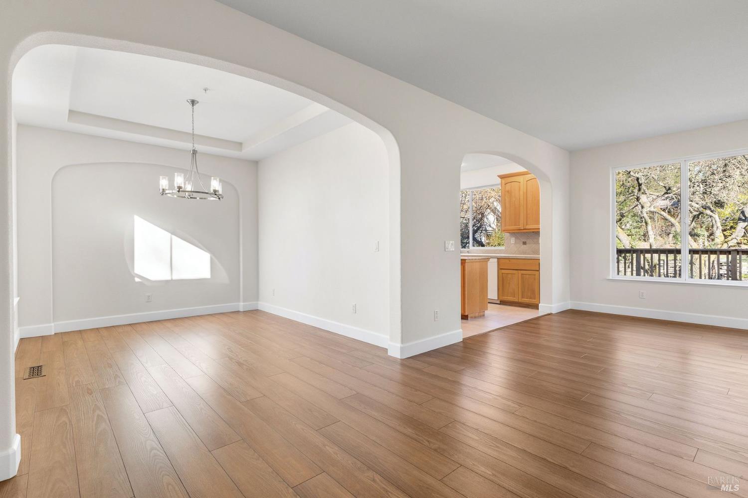 Detail Gallery Image 3 of 37 For 397 Parkview Dr, Healdsburg,  CA 95448 - 3 Beds | 2/1 Baths