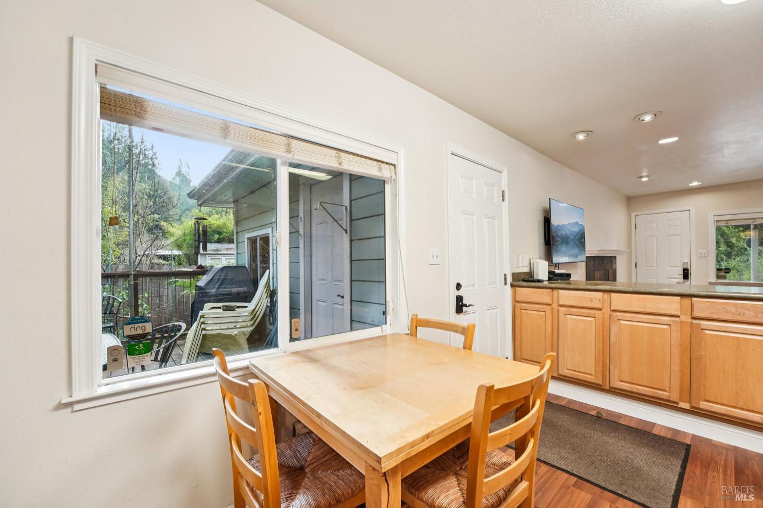Detail Gallery Image 6 of 31 For 15500 Monte Rosa Ave, Guerneville,  CA 95446 - 2 Beds | 1 Baths